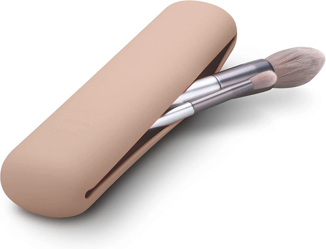 Travel Makeup Brush Holder, Magnetic Anti-Fall Out Silicon Portable Cosmetic Face Brushes Holder, Soft and Sleek Makeup Tools Organizer for Travel-Khaki（7.8 * 1.89 * 0.8 Inches）