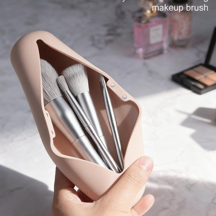 Travel Makeup Brush Holder, Magnetic Anti-Fall Out Silicon Portable Cosmetic Face Brushes Holder, Soft and Sleek Makeup Tools Organizer for Travel-Khaki（7.8 * 1.89 * 0.8 Inches）